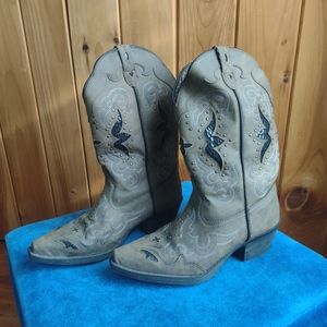 Size 8.5 women's boots